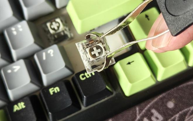 制化键盘？热插拔、RGB灯光全给你九游会网址是多少年轻人的第一把客(图1)