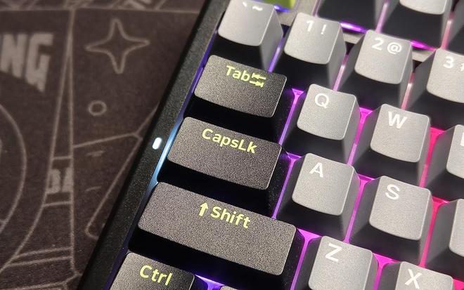 制化键盘？热插拔、RGB灯光全给你九游会网址是多少年轻人的第一把客(图2)